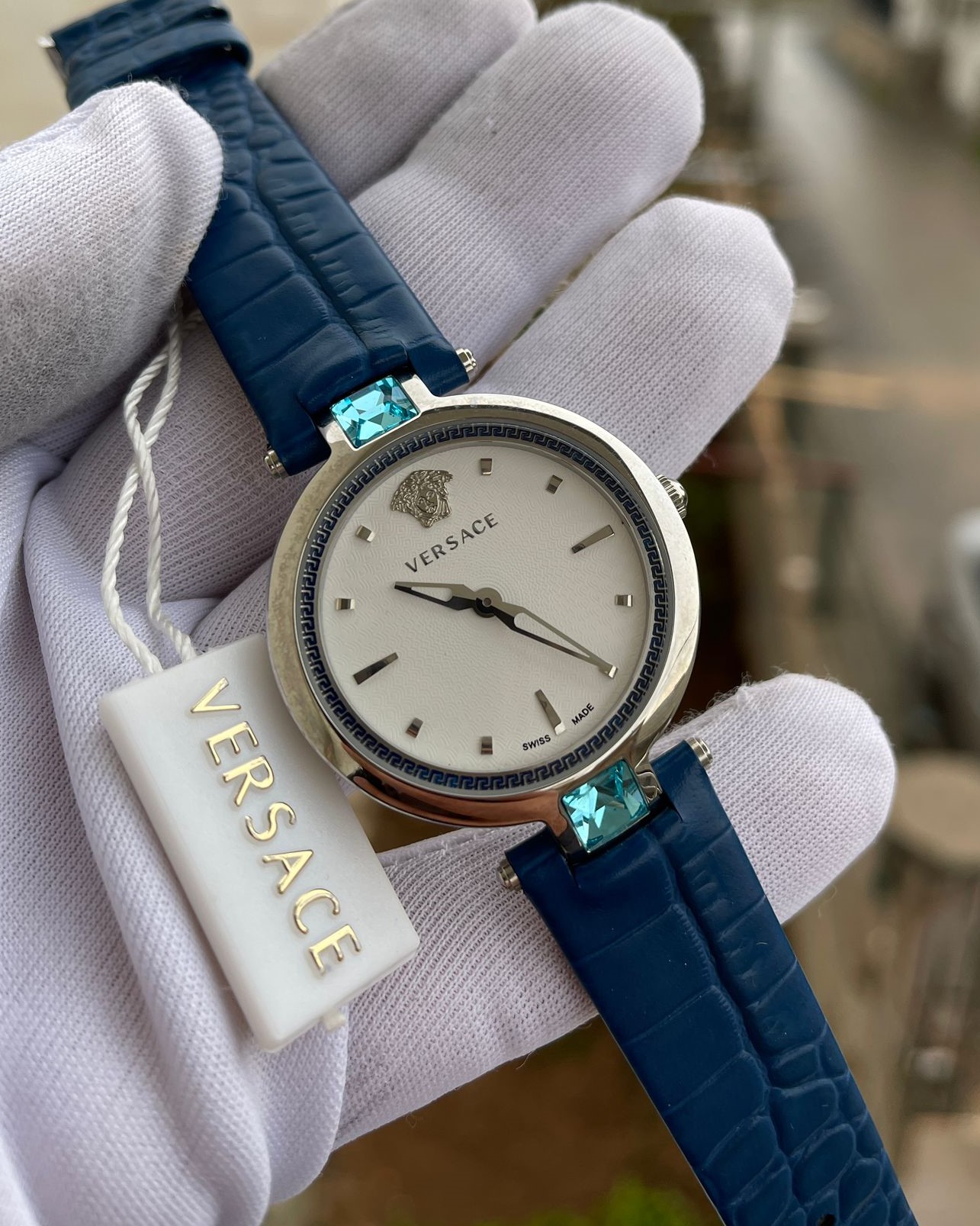 Versace Gümüş Kasa Beyaz Kadran Mavi Deri Kordon Bayan Kol Saati L-867